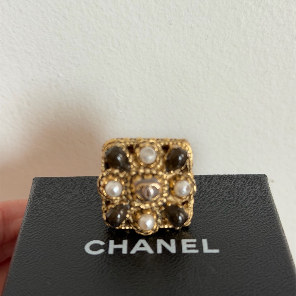 CHANEL Gold and Black Pearl Ring